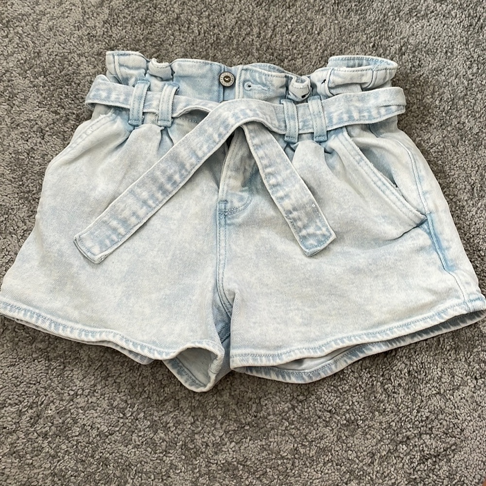 Hollister ultra high rise mom shorts 3”